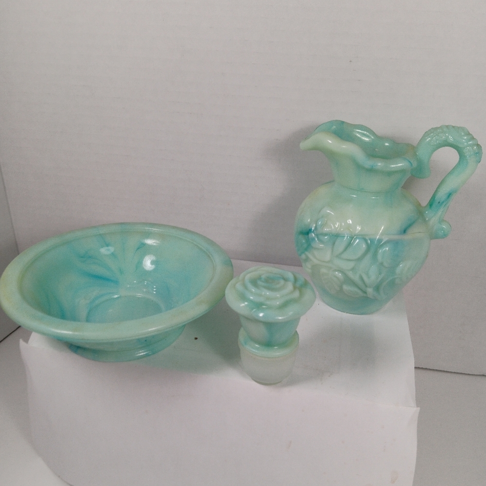 Avon - Picture 3 of 4